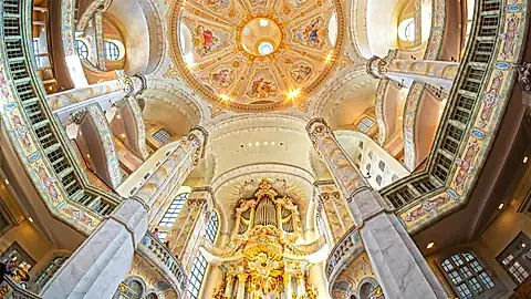 In der Frauenkirche
Credit: Blickfang - stock.adobe.com, GLOBALIS