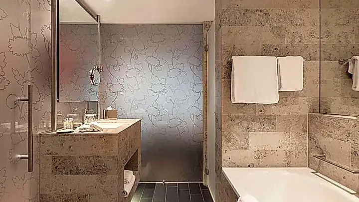 Badezimmerbeispiel Hilton Den Haag