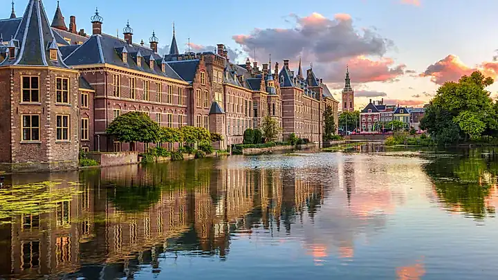 Der Binnenhof in Den Haag © Boris Stroujko - stock.adobe.com
