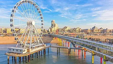 Das Riesenrad an der Seebrücke in Scheveningen © Z. Jacobs - stock.adobe.com