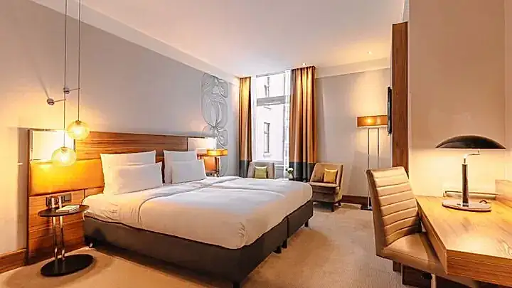 Zimmerbeispiel Reichshof Hamburg © Hotel Reichshof