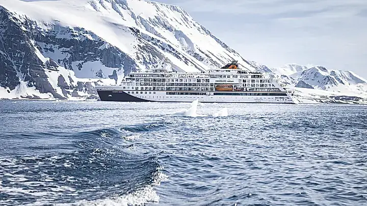 Hanseatic Nature © Hapag-Lloyd-Cruises
