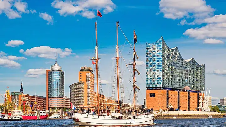 Hamburger Hafen und Elbphilharmonie
