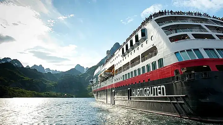 MS Midnatsol © Hurtigruten