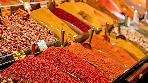 Gewürzbasar 
©di_ryan - stock.adobe.com, GLOBALIS