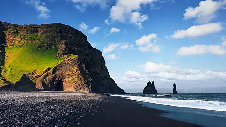 Der schwarze Sandstrand Reynisfjara © standret - stock.adobe.com