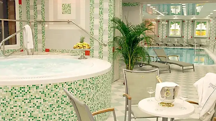 Pool- & Wellnessbereich © Butterfly Ensana Health Spa Hotel