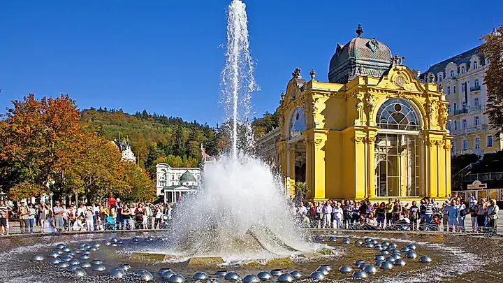 Kolonnade © Victoria Shaad - stock.adobe.com