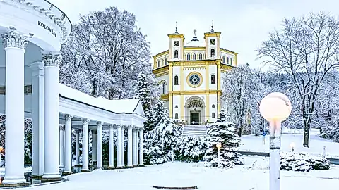 Kirche Mariä Himmelfahrt - Zu jeder Jahreszeit schön © Lioneska - stock.adobe.com