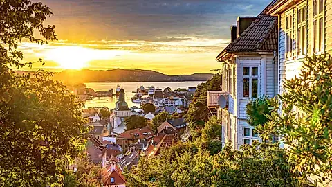 Sonnenuntergang über Bergen, Norwegen © Terje - stock.adobe.com