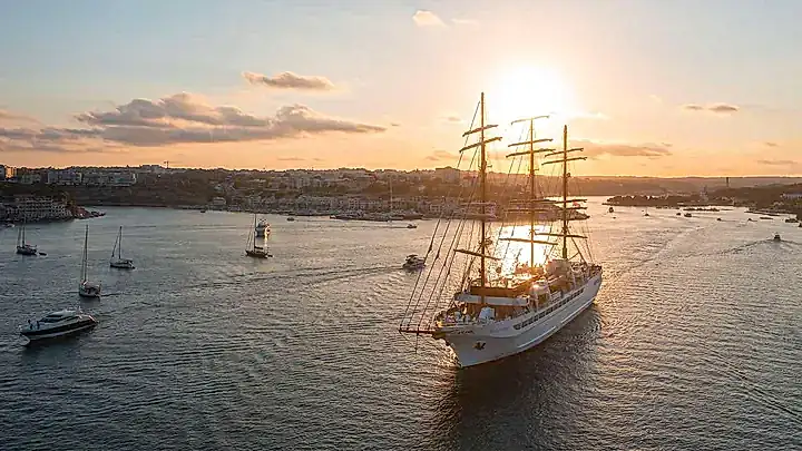 Die Sea Cloud Spirit bei Sonnenuntergang © Sea Cloud Cruises