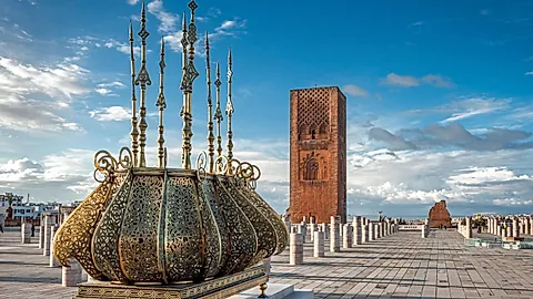 Hassan-Turm mit goldenen Verzierungen © Rabat_kicimici - stock.adobe.com