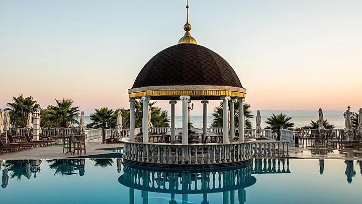 Der Pool im Wellness Santa Hotel Thessaloniki