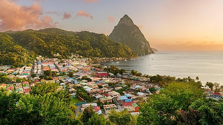 Sonnenuntergang in St. Lucia © Earth Pixel LLC. - stock.adobe.com