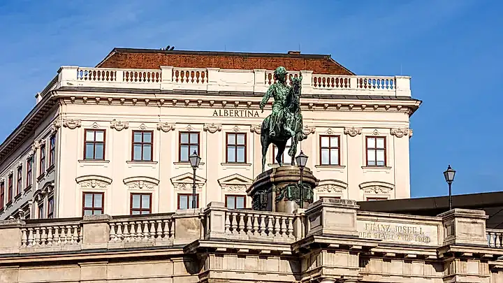 Die Albertina in Wien © Rolf G. Wackenberg - stock.adobe.co