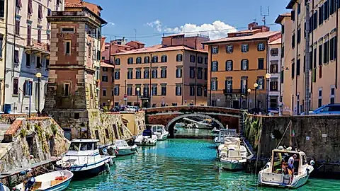 Kanal in Livorno, Toskana © ArTo - stock.adobe.com