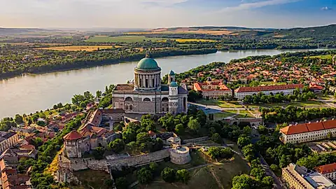 Esztergom bei Sonnenuntergang © zgphotography - stock.adobe.com