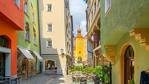 Gässchen im alten Stadtkern von Regensburg © Kirk Fisher - stock.adobe.com